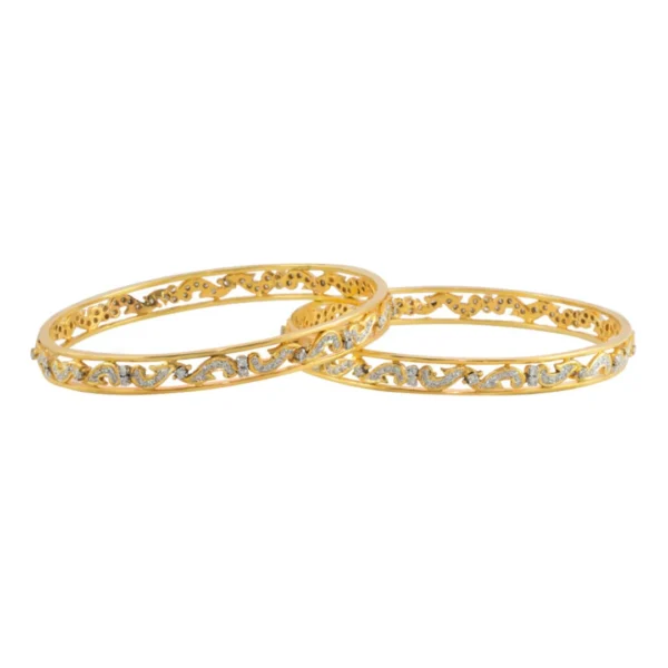 Stunning18KT Gold Bangle Adorned with 4.7 Carat Diamonds - Image 2