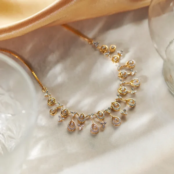 Captivating Floral Pattern Gold Lab Diamond Necklace - Image 4