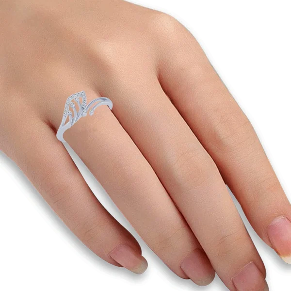 Elegant Gold Leaf-Patterned Ring with Lab Diamond Accents - Image 2
